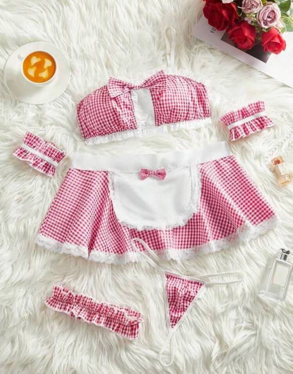 کاستوم خدمتکاری